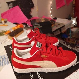 Puma red suede low tops size 7 1/2 men's